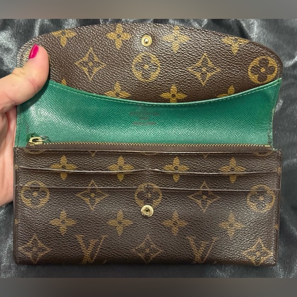 Louis Vuitton green Emilie wallet - Picture 9 of 16